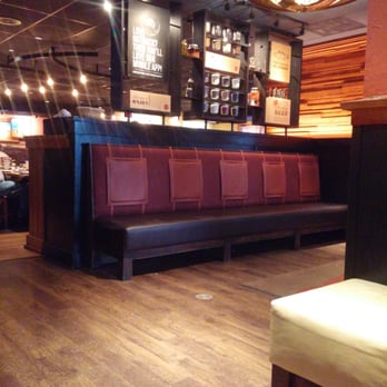Outback Steakhouse - Waiting area - Steakhouses Near Me - Monroeville, Pennsylvania