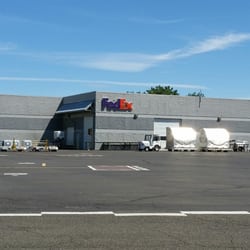 FedEx Ship Center - The building!