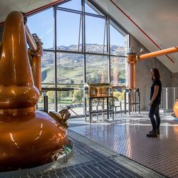 Alpine Luxury Tours - Cardrona Distillery Tour Queenstown Wine & Cardrona Distillery Tour