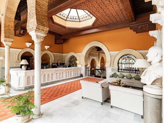 Hotel Alhambra Palace by null