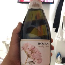 Madrid & Darracot - Un Vino espumoso que estoy ansioso por probarlo fríamente.