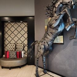 Hotel Huntington Beach - I am skeptical about all negative reviews. But let's see.