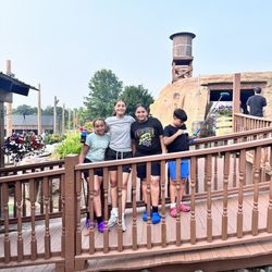 Mel's Funway Park - Kids heading to the mini golf