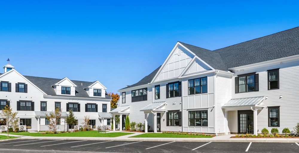 STAR DELUXE APARTMENTS BRANFORD LEASING OFFICE Updated June 2024 Request Information 375 E