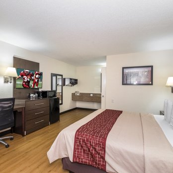 Red Roof Inn - Newly Renovated Superior King Room - Hotels Near Me - Bloomington, Illinois Red Roof Inn - Newly Renovated Superior King Room - Hotels Near Me - Bloomington, Illinois