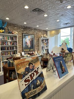 Flying Cloud Booksellers by null