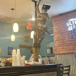 Los Colegas - Is a pirate bar fly.