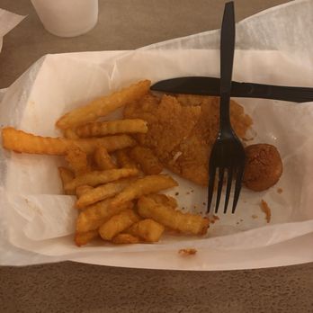 StingRay's Seafood - Kids fish and fries basket - Seafood Near Me - Tybee Island, Georgia