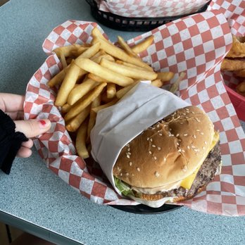 Penny's Burgers - Cheeseburger - Burgers Near Me - Los Angeles, California Penny's Burgers - Cheeseburger - Burgers Near Me - Los Angeles, California