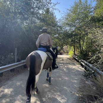 Gabrielino Trail - Hiking Near Me - Altadena, California