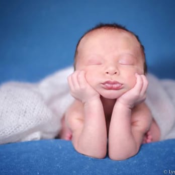 Lynsie Rae Photography - This is a hard pose to get and my baby wouldn't do it but she was able to photoshop it :) - Session Photography Near Me
