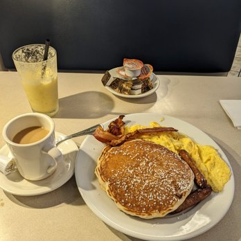 DELUXE DINER - Updated December 2025 - 142 Photos & 125 Reviews