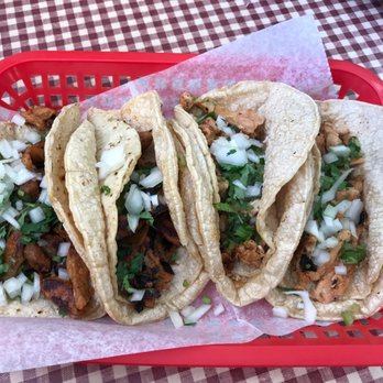 Birrieria Ocotlan - Two pastor tacos on the left, and two chicken tacos on the right. - Mexican Near Me - Indianapolis, Indiana