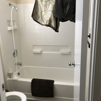 Palms Group Design & Build Co. - Hallbath shower before - General Contractors Near Me - Costa Mesa, California Palms Group Design & Build Co. - Hallbath shower before - General Contractors Near Me - Costa Mesa, California