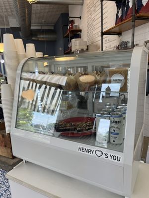 Henry’s On Clay by null