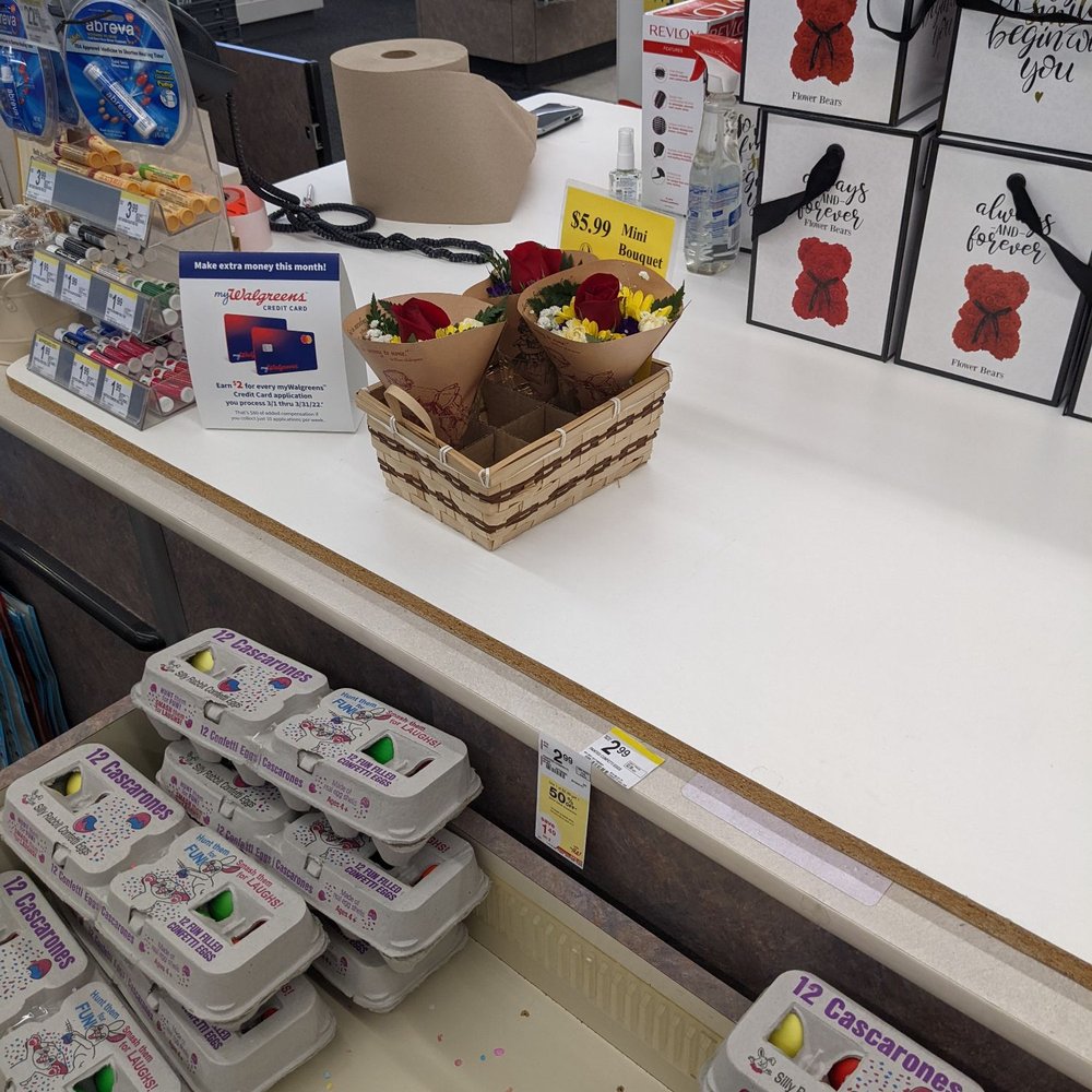 Walgreens - Mini flower bouquets - Drugstores Near Me - Eagan, Minnesota