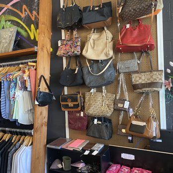 The Weekend Closet - Thrift Stores Near Me - Worth, Illinois