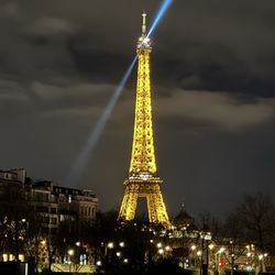 Best French Tutor - One of my favorite moments in Paris -- the Eiffel Tower lighting up the night.