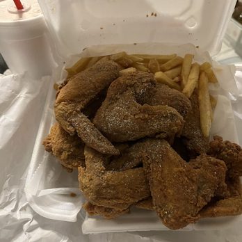 Hook Seafood and Wings - 10 WING DINNER. - Seafood Near Me - Deerfield Beach, Florida