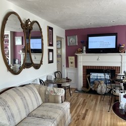 A Cape Cod Ocean Manor - Breakfast room