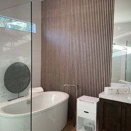 Wood wall in main bath Wood wall in main bath