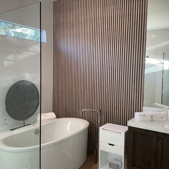 Closet La Quinta Cabinetry - Wood wall in main bath - Cabinetry Near Me - Palm Desert, California Closet La Quinta Cabinetry - Wood wall in main bath - Cabinetry Near Me - Palm Desert, California
