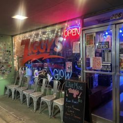 Ziggy's - Outside
