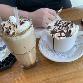 Turning Point - Campfire Latte & Peanut Butter Cup Hot Chocolate - Breakfast & Brunch Near Me - Newark, Delaware