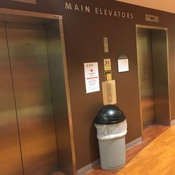 OhioHealth Dcotors Hosptial - Jus off the elevator