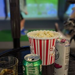 Eagle 5 Golf - Indoor Golf - Drinks and (delicious) popcorn