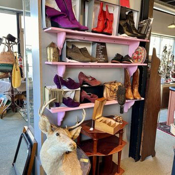 Vintage On The Common - Shoes, Boots, etc. - Used, Vintage & Consignment Near Me - Littleton, Massachusetts Vintage On The Common - Shoes, Boots, etc. - Used, Vintage & Consignment Near Me - Littleton, Massachusetts