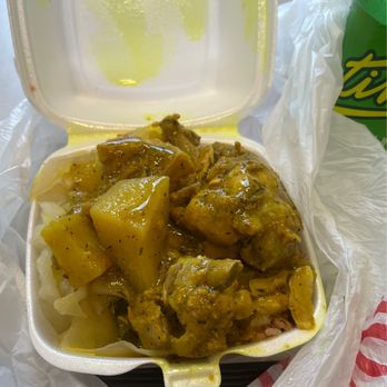 Mums Kitchen - Curry chicken, rice & peas and cabbage - Caribbean Near Me - Richmond, Virginia Mums Kitchen - Curry chicken, rice & peas and cabbage - Caribbean Near Me - Richmond, Virginia