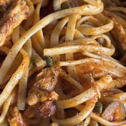 Linguine puttanesca Linguine puttanesca