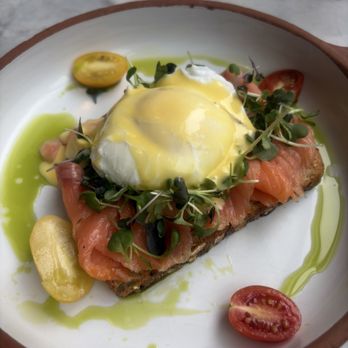 TARY Coffee - Royal Benedict with Smoked Salmon - Coffee & Tea Near Me - Chicago, Illinois