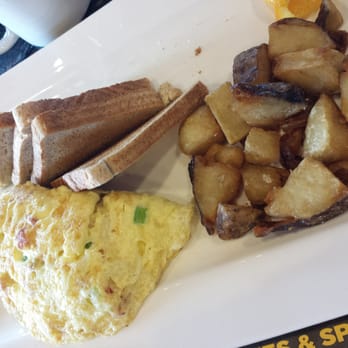 Honey B Hives Restaurant - Western Omelette ($5.99) - Breakfast & Brunch Near Me - Toronto, Ontario Honey B Hives Restaurant - Western Omelette ($5.99) - Breakfast & Brunch Near Me - Toronto, Ontario