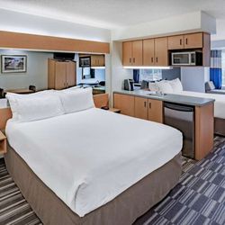 Microtel Inn & Suites by Wyndham Plattsburgh - Guest room