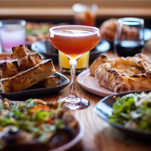 THE BURL - Updated May 2025 - 60 Photos & 45 Reviews - 375 Thompson Rd