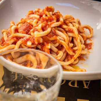 Trattoria del Moro Aronne - Umbricelli with tomatoes and garlic - Italian Near Me - Orvieto, TR Trattoria del Moro Aronne - Umbricelli with tomatoes and garlic - Italian Near Me - Orvieto, TR