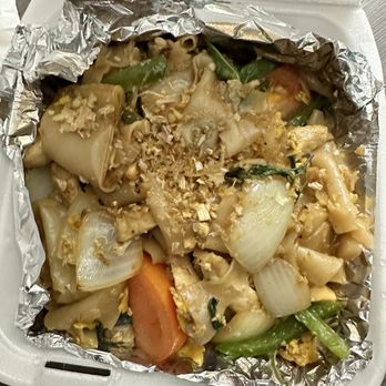 Narong's Thai Kitchen - Drunken Noodle (Pad Kee Mao) - Thai Near Me - Las Vegas, Nevada Narong's Thai Kitchen - Drunken Noodle (Pad Kee Mao) - Thai Near Me - Las Vegas, Nevada