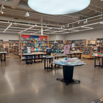Barnes & Noble - Inside - Coffee & Tea Near Me - Folsom, California