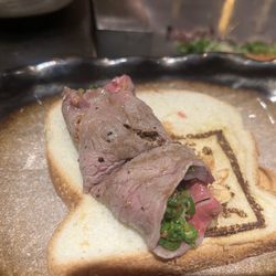 和三昧 - Regular beef rolled in onions and garlic chips