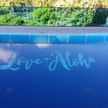 Hotel La Croix - Pool - Hotels Near Me - Honolulu, Hawaii