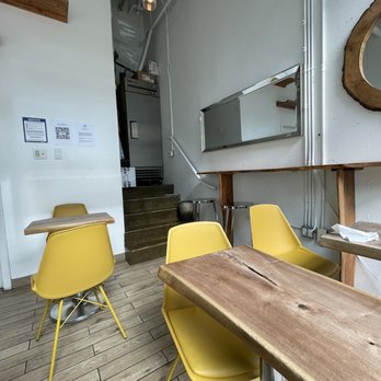 Versus Coffee - Seating area - Coffee & Tea Near Me - Toronto, Ontario Versus Coffee - Seating area - Coffee & Tea Near Me - Toronto, Ontario