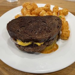 Hy-Vee - Patty Melt with Tater Tots