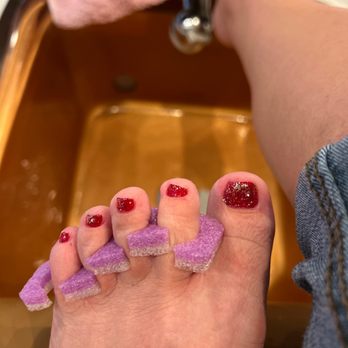 Super Nails & Spa - look how crooked they are - Waxing Near Me - Temple, Texas