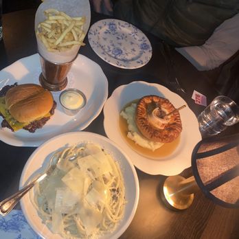 Armitage Alehouse - truffle bucatini, wagyu cheeseburger, chicken pot pie - Pubs Near Me - Chicago, Illinois Armitage Alehouse - truffle bucatini, wagyu cheeseburger, chicken pot pie - Pubs Near Me - Chicago, Illinois