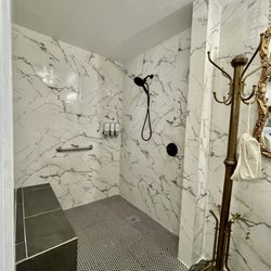 The August Inn - Bathroom Suite 2