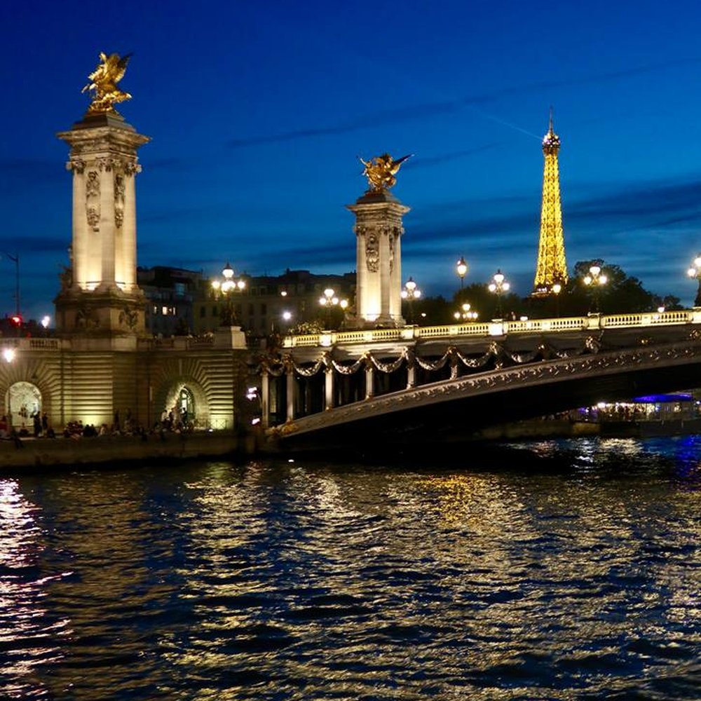 Pont Alexandre III at night, one of the prettiest bridges in Paris! Pont Alexandre III at night, one of the prettiest bridges in Paris!