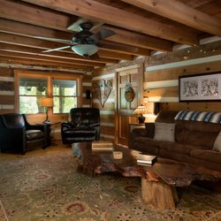 Viking Mountain Lodge - Living room