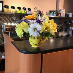 Williston Park Florist - Gus the owner, and Chris, fullied my trust in this piece.On the counter of my sons grand opening. 5 stars plus.